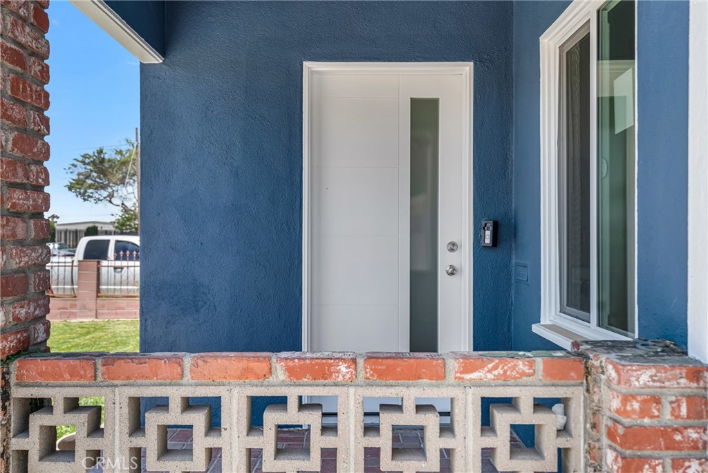 916 S Northwood Avenue Property Photo 3