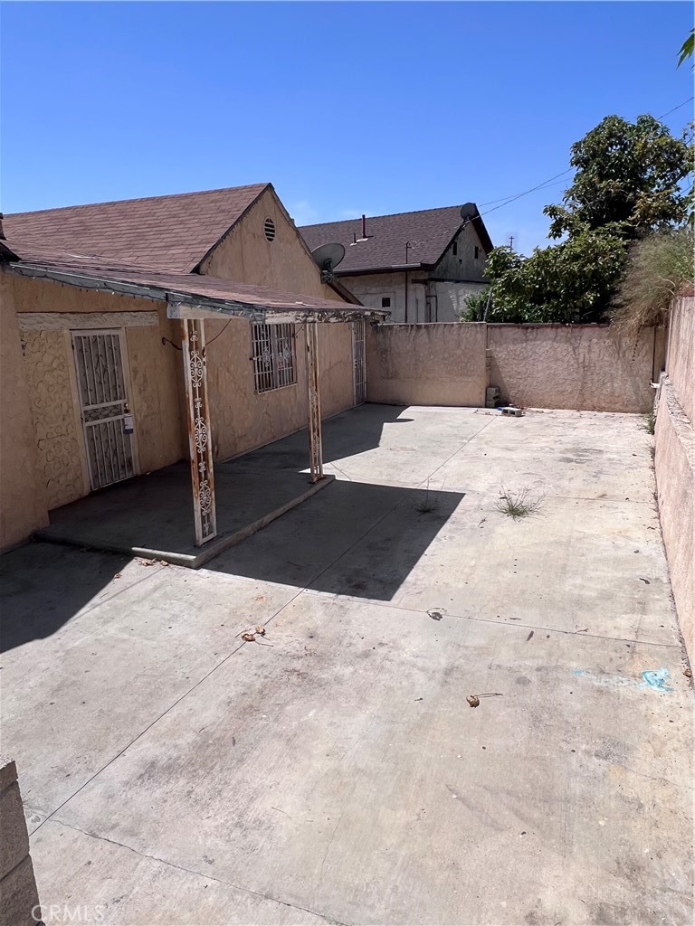 1086 N Bonnie Beach Place Property Photo 2