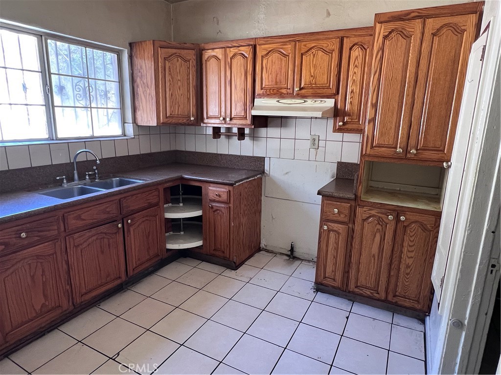 1086 N Bonnie Beach Place Property Photo 5