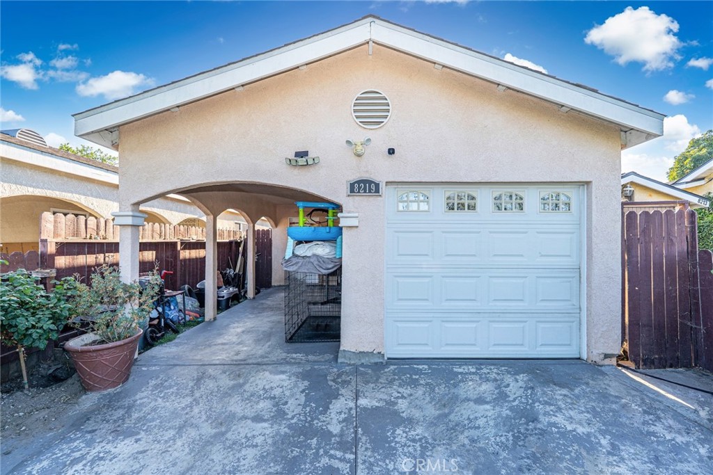 8219 Crockett Boulevard Property Photo 1