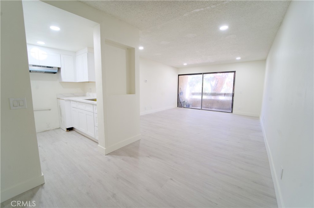 600 W Third St B211 Property Photo 1