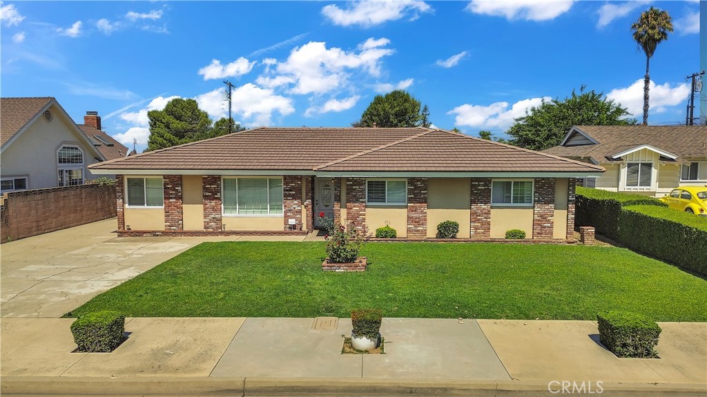 417 Fernshaw Drive Property Photo 1