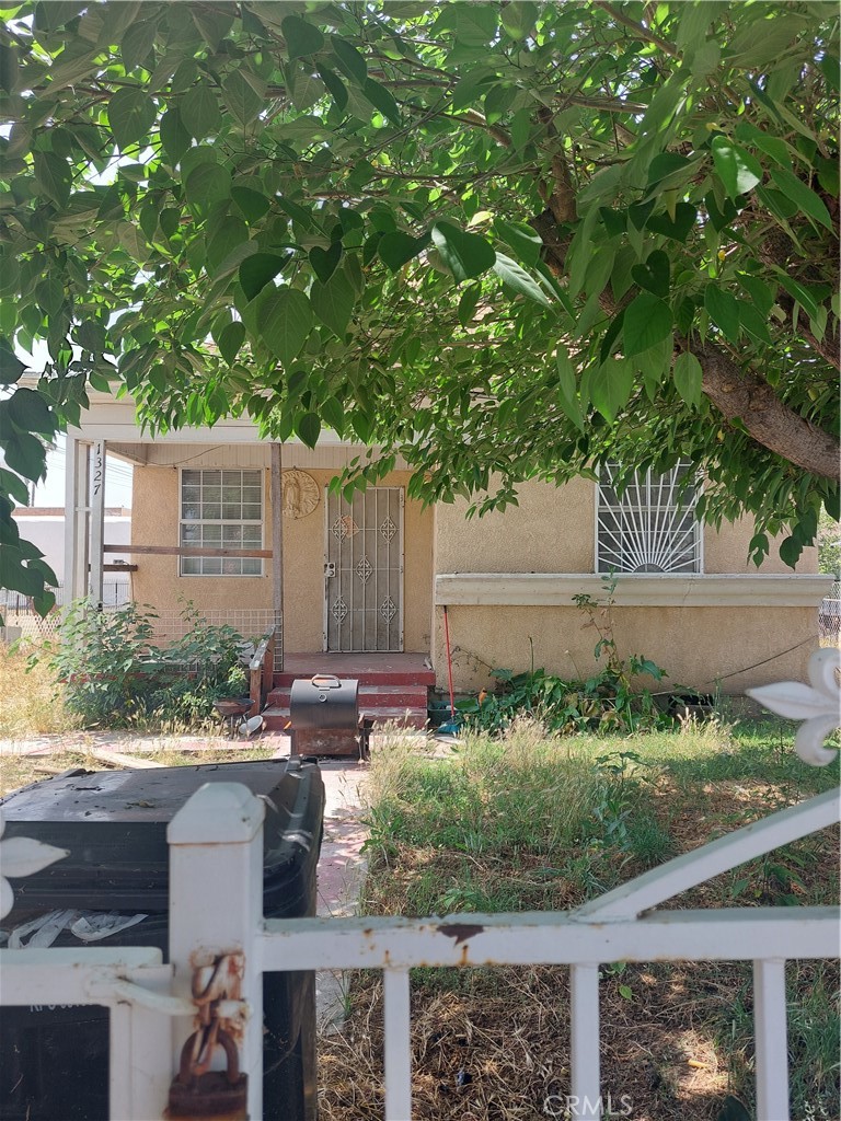 1327 Vine Street Property Photo 1