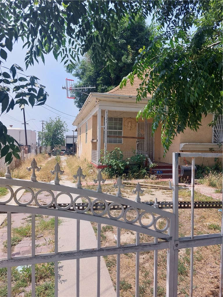 1327 Vine Street Property Photo 2