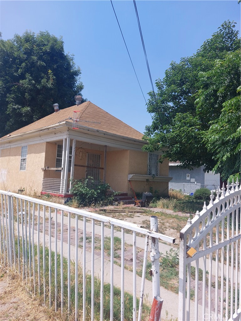 1327 Vine Street Property Photo 3