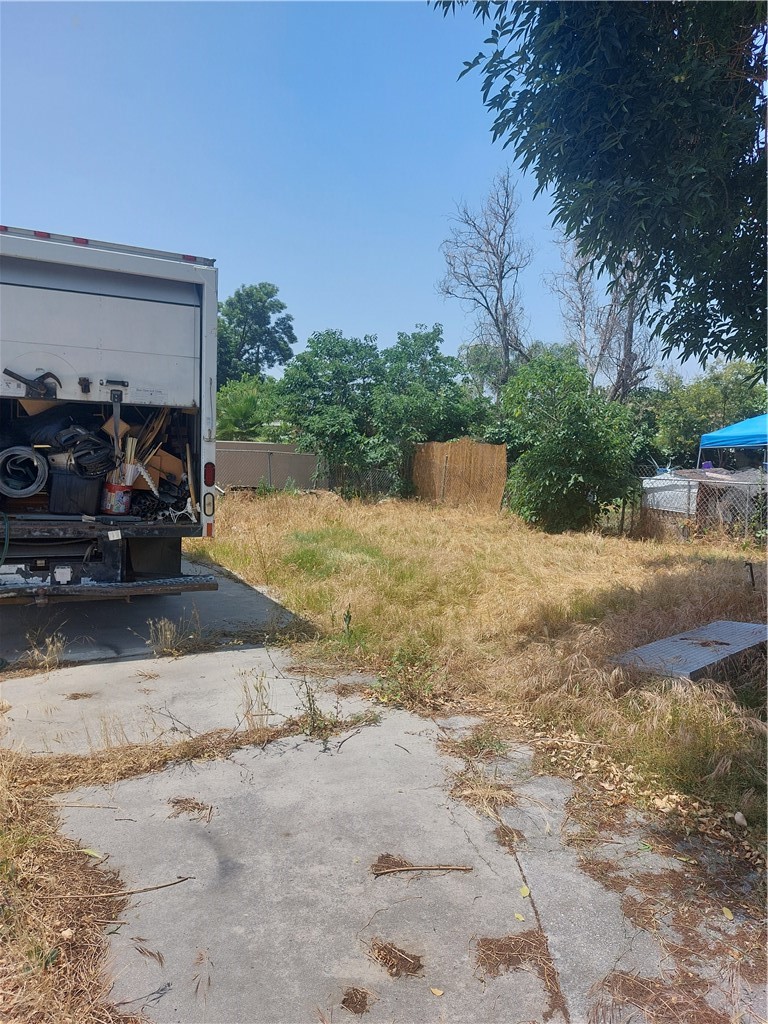 1327 Vine Street Property Photo 5