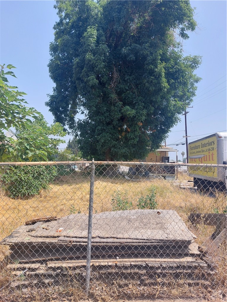 1327 Vine Street Property Photo 6
