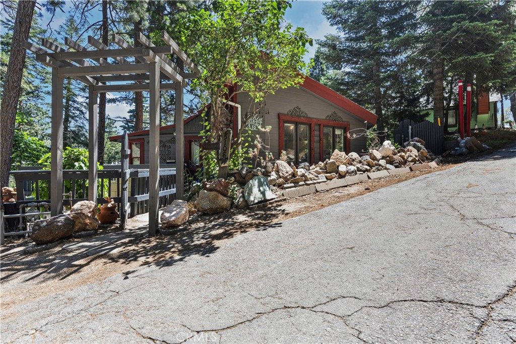 25108 Grand View Drive Property Photo 1