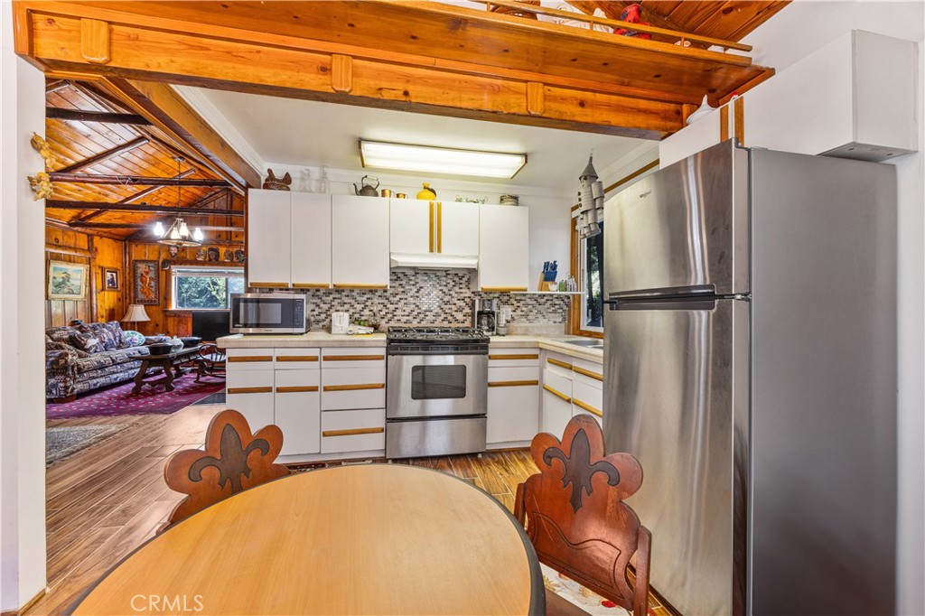 25108 Grand View Drive Property Photo 8