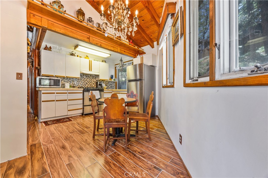 25108 Grand View Drive Property Photo 9