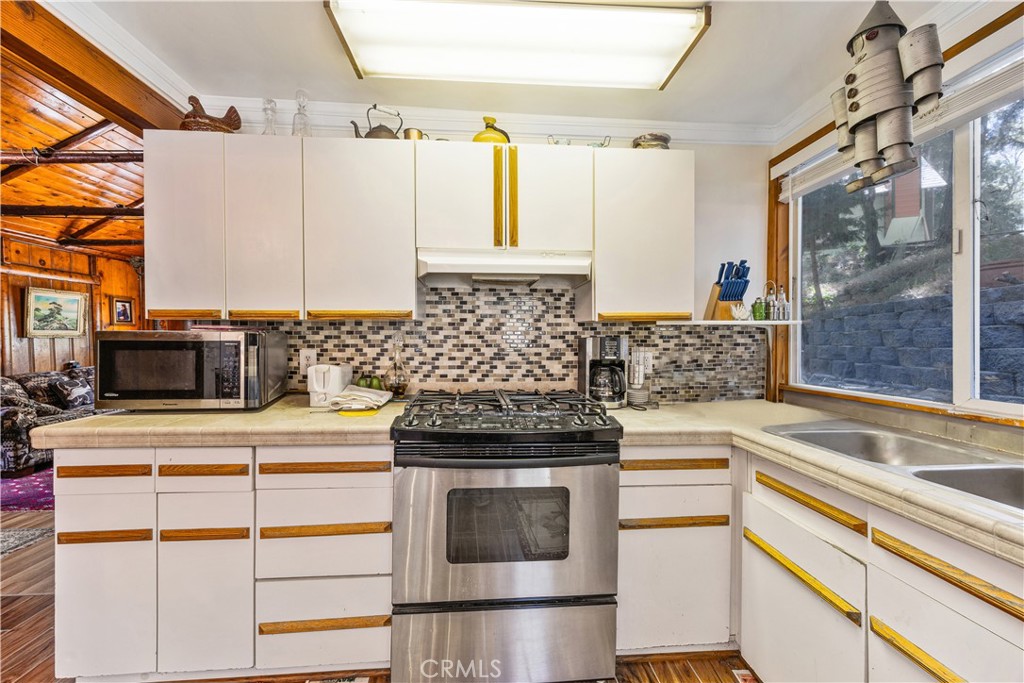 25108 Grand View Drive Property Photo 10