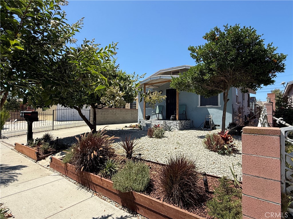 2817 Indiana Avenue Property Photo 1