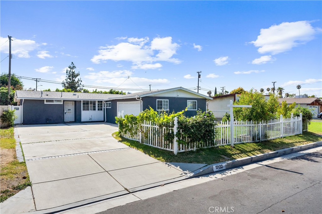 13132 Racimo Drive Property Photo 1