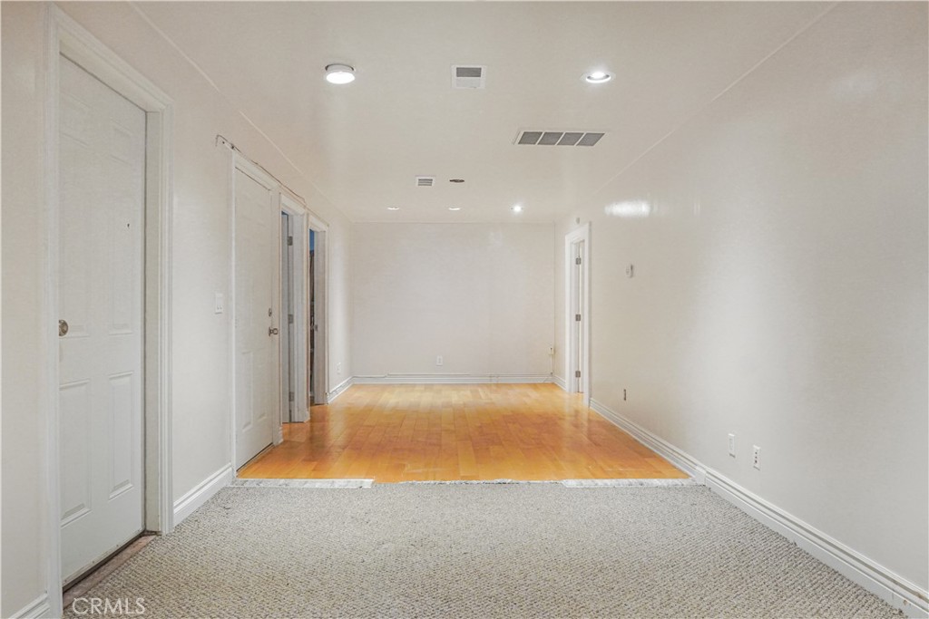 5717 Beverly Property Photo 8