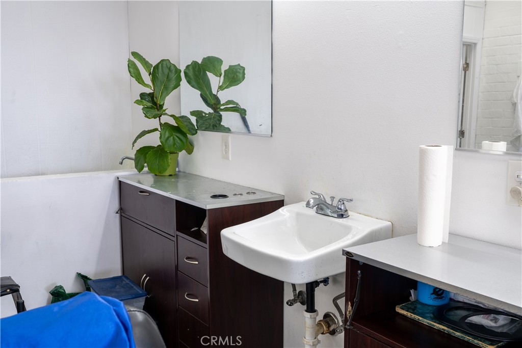 1591 Whittier Boulevard Property Photo 6
