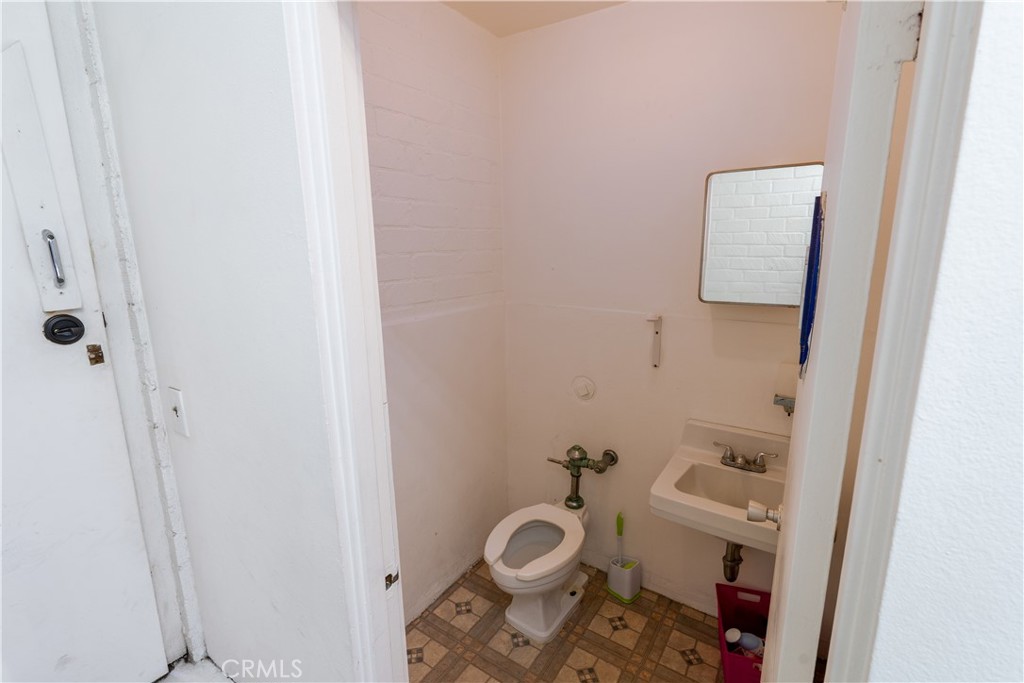 1591 Whittier Boulevard Property Photo 10