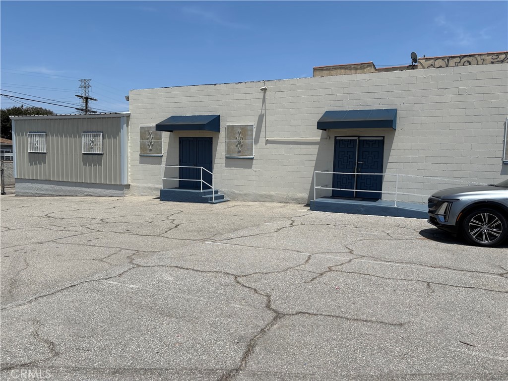 1721 W Century Boulevard Property Photo 2