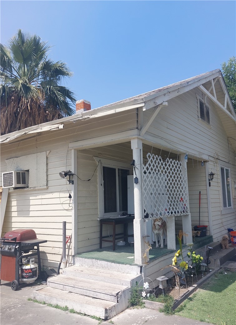 821 Spruce Street Property Photo 3