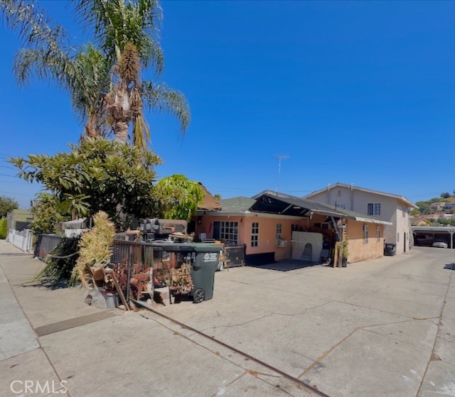 3844 Whiteside Street Property Photo 1