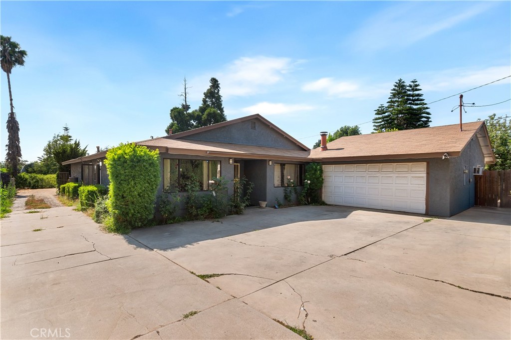 4421 N Sunflower Avenue Property Photo 1
