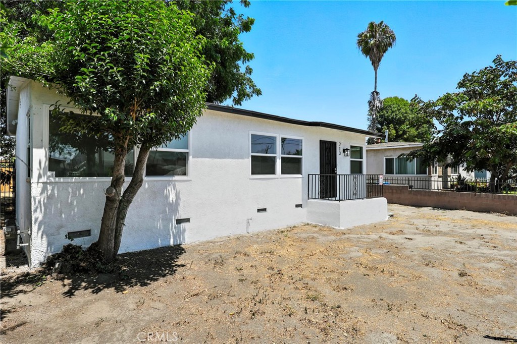 713 E 104th Street Property Photo 1