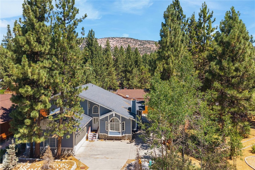737 E Mountain View Boulevard Property Photo 1