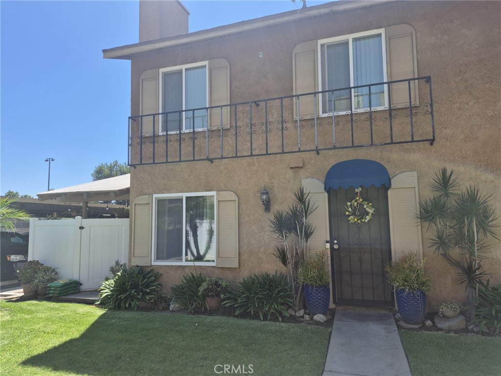 906 S Mountain Avenue A Property Photo 1