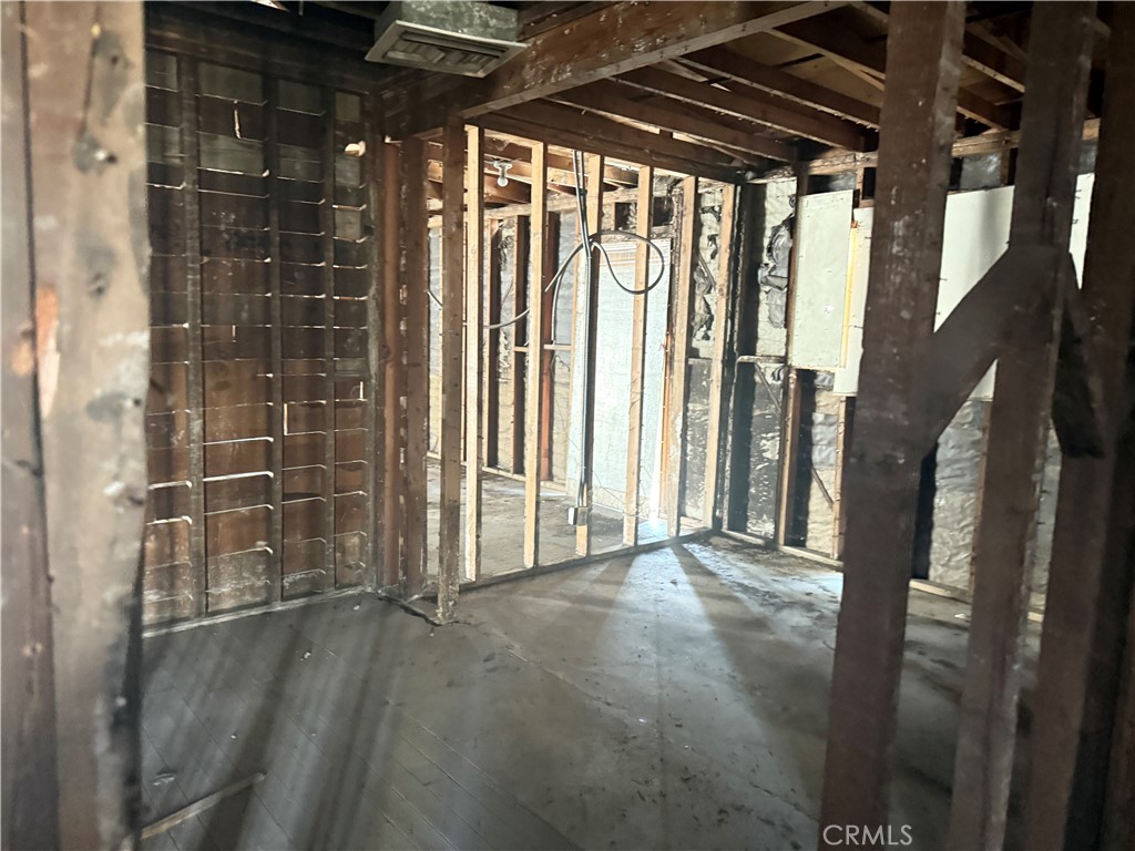 15359 Illinois Avenue Property Photo 9