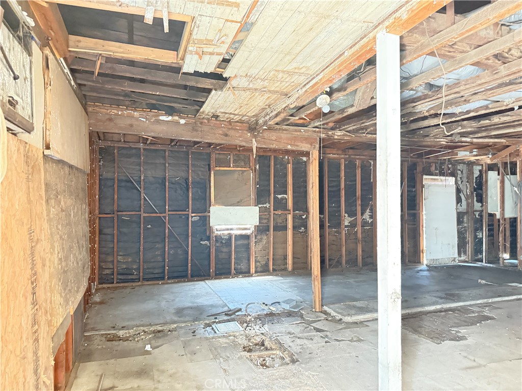 15359 Illinois Avenue Property Photo 10