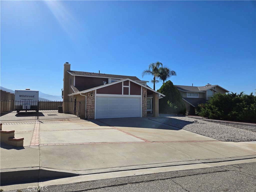 6455 N Ventura Avenue Property Photo 1