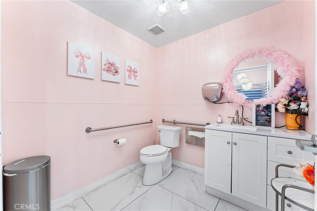1050 E Imperial Highway Property Photo 31