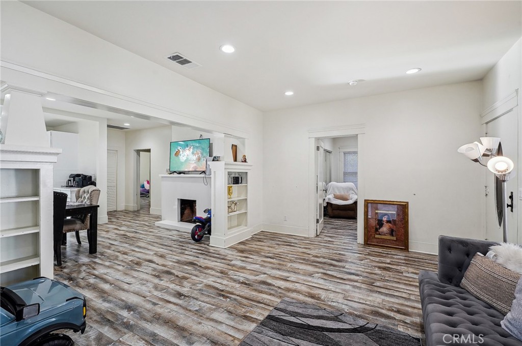 7251 Painter Avenue 7255 Property Photo 14