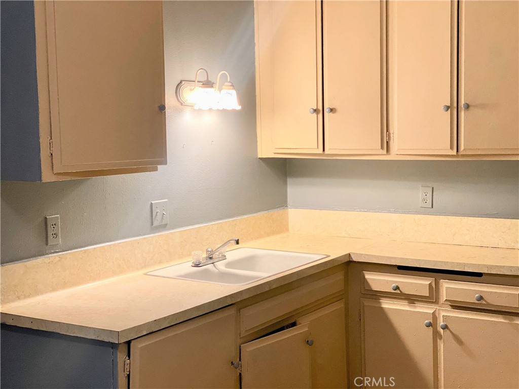 8616 N Loop Boulevard Property Photo 8