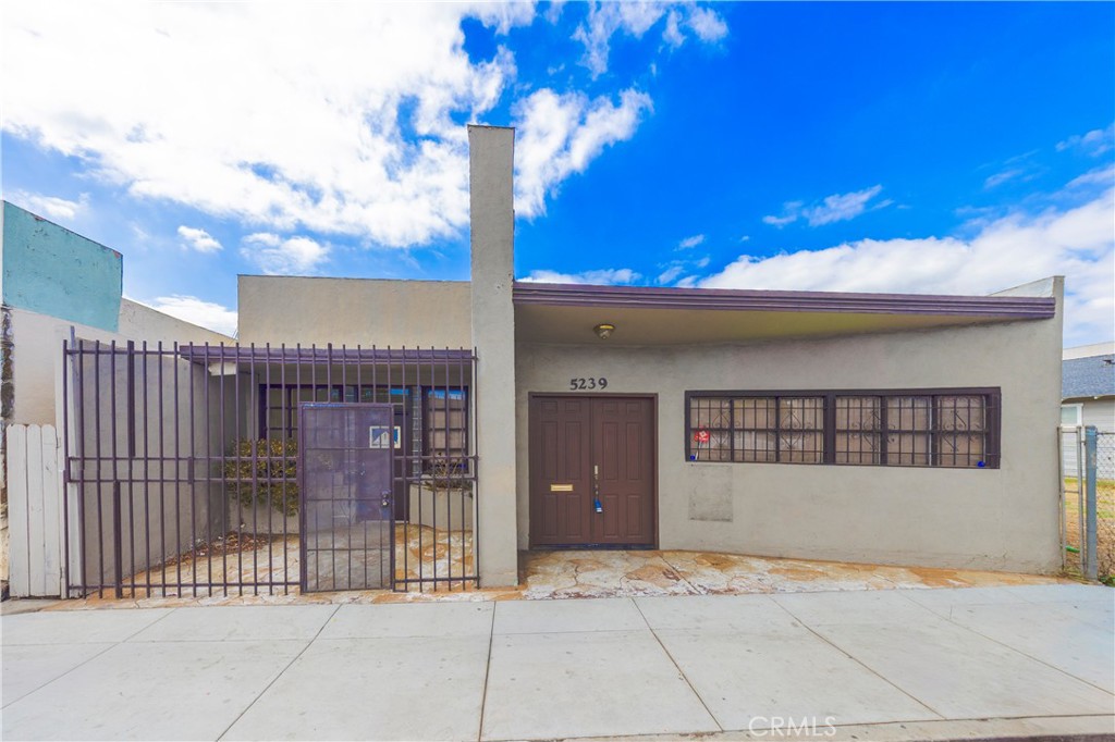 5239 Atlantic Avenue Property Photo 4