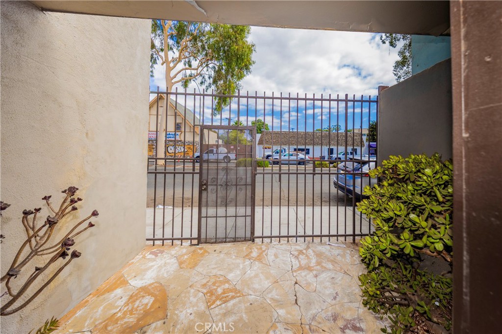 5239 Atlantic Avenue Property Photo 5