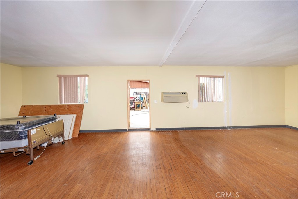 5239 Atlantic Avenue Property Photo 9