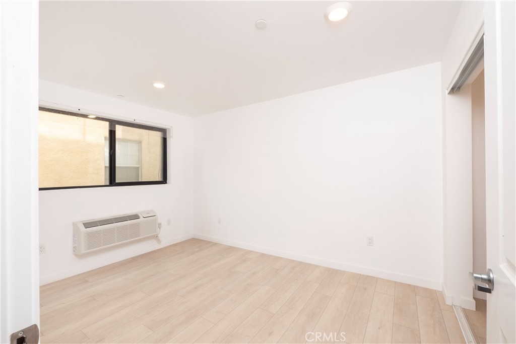 2341 Sheridan Street Property Photo 2