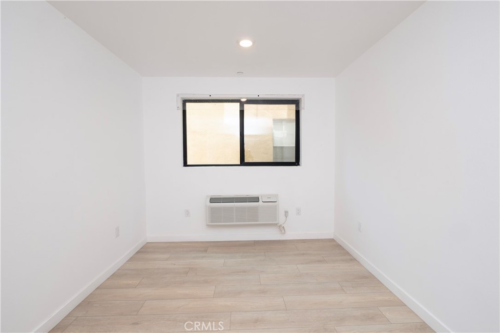 2341 Sheridan Street Property Photo 4