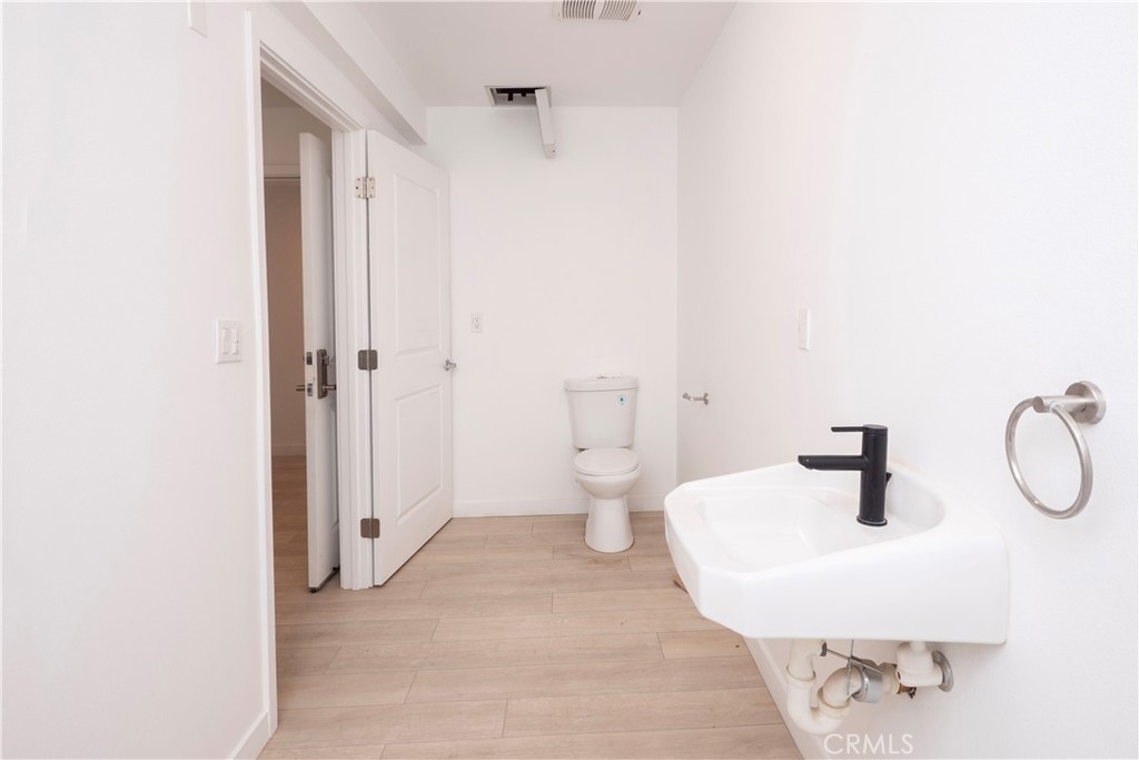 2341 Sheridan Street Property Photo 5