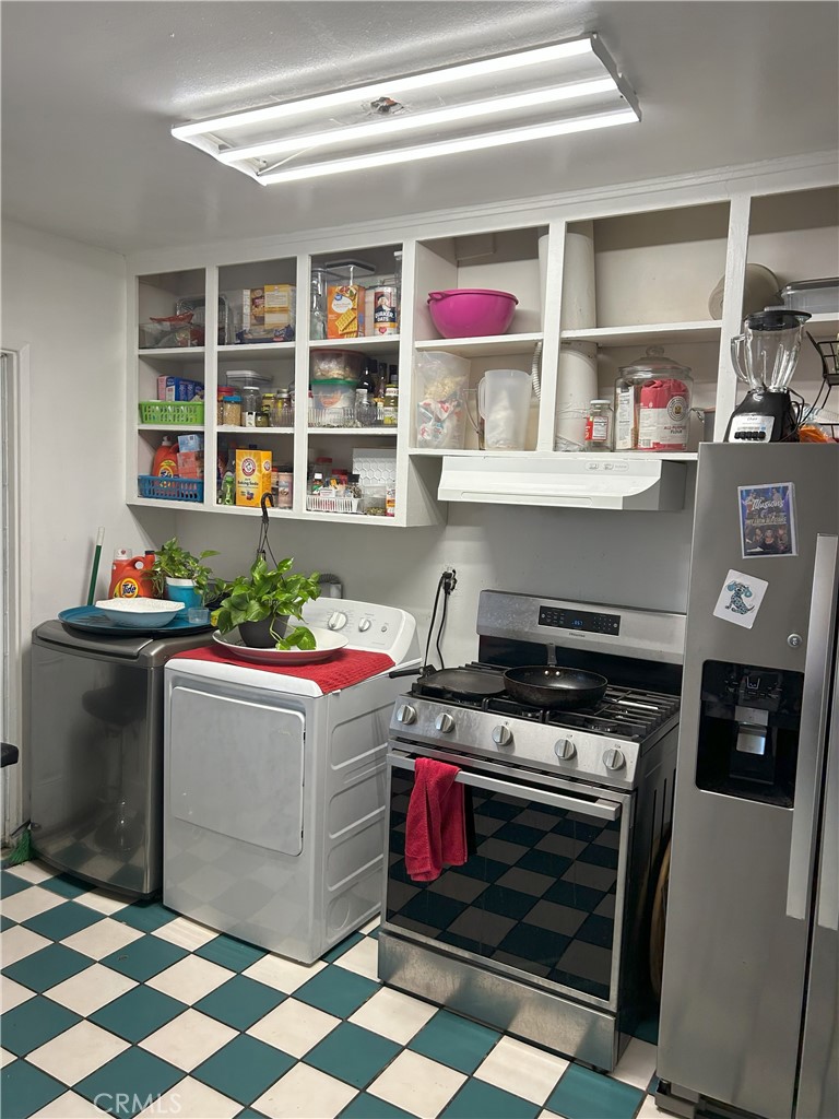 1233 1223 West 33rd Street Property Photo 10