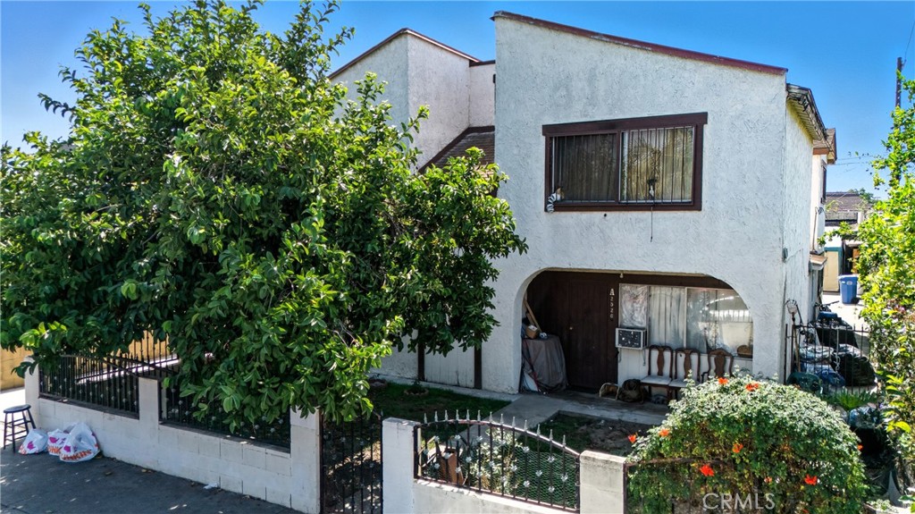 2526 Flower Street Property Photo 4