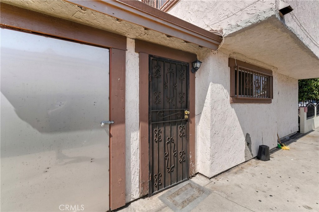 2526 Flower Street Property Photo 7