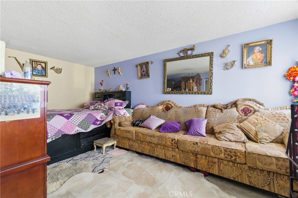 2526 Flower Street Property Photo 9