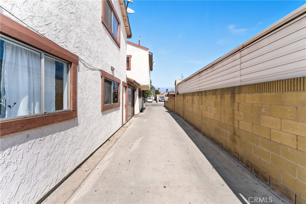 2526 Flower Street Property Photo 17