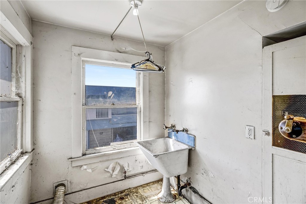 1661 Arlington Avenue Property Photo 10