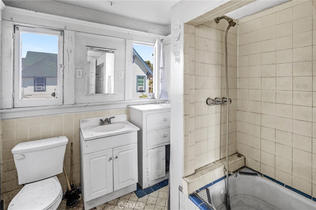 1661 Arlington Avenue Property Photo 12