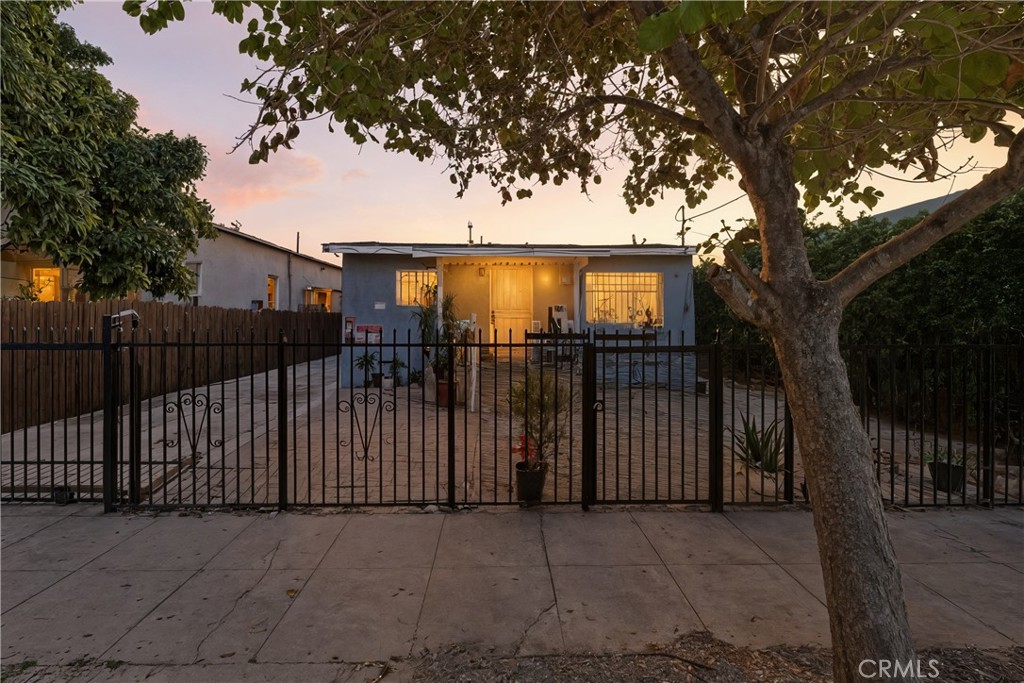 907 E 109th Place Property Photo 6