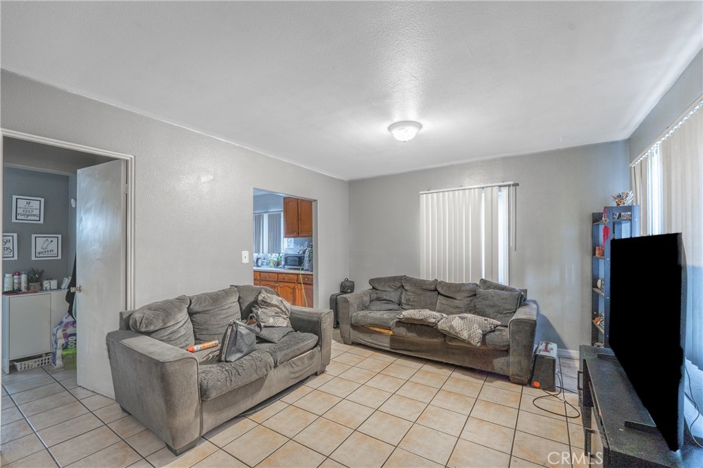 907 E 109th Place Property Photo 8