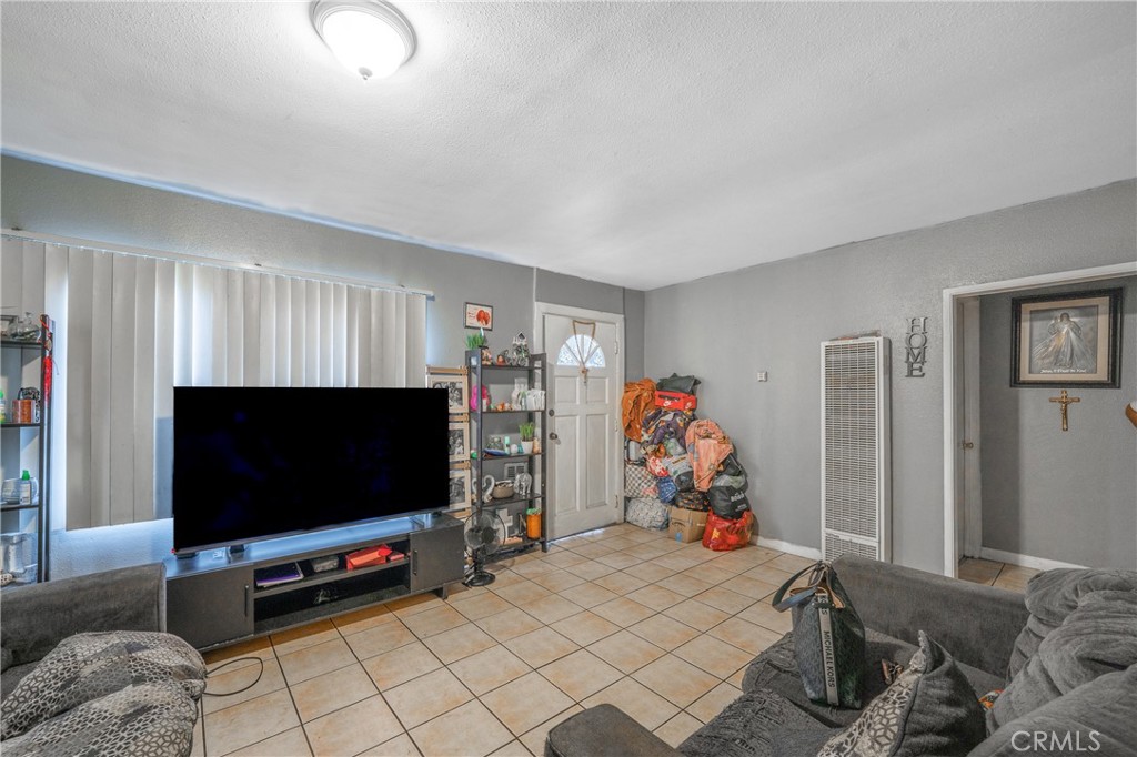 907 E 109th Place Property Photo 10