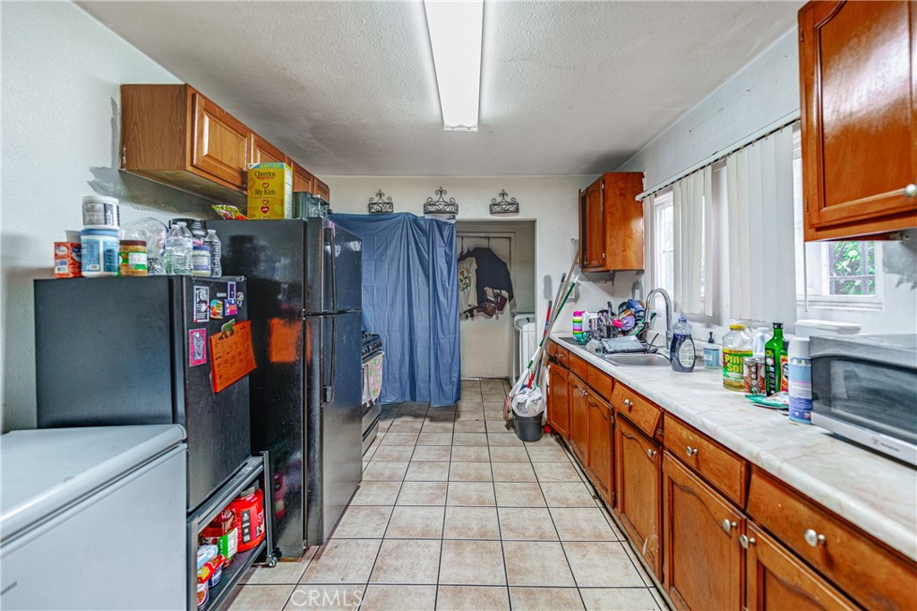 907 E 109th Place Property Photo 11